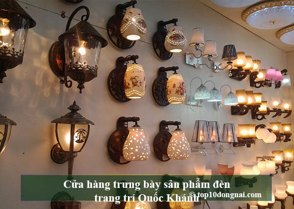Cửa hàng trưng bày sản phẩm đèn trang trí Quốc Khánh